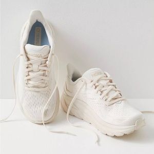 Hoka Clifton 8 Eggshell/ Shifting Sand